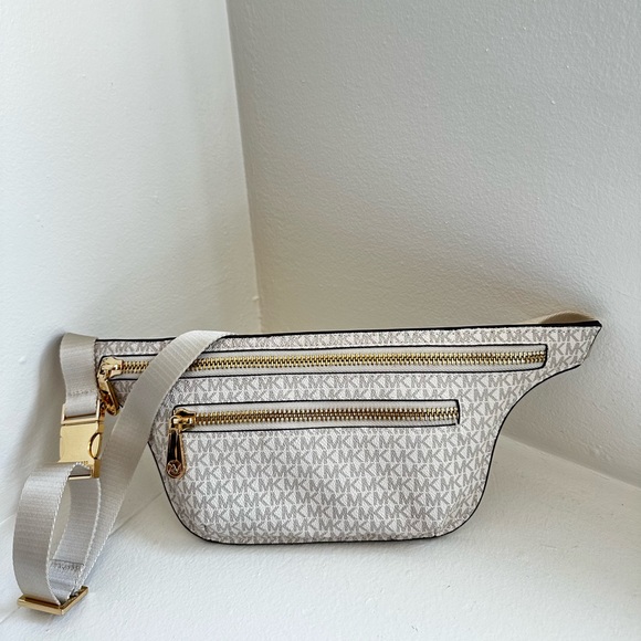 MICHAEL KORS| Faux Leather Belt Bag - Picture 5 of 11